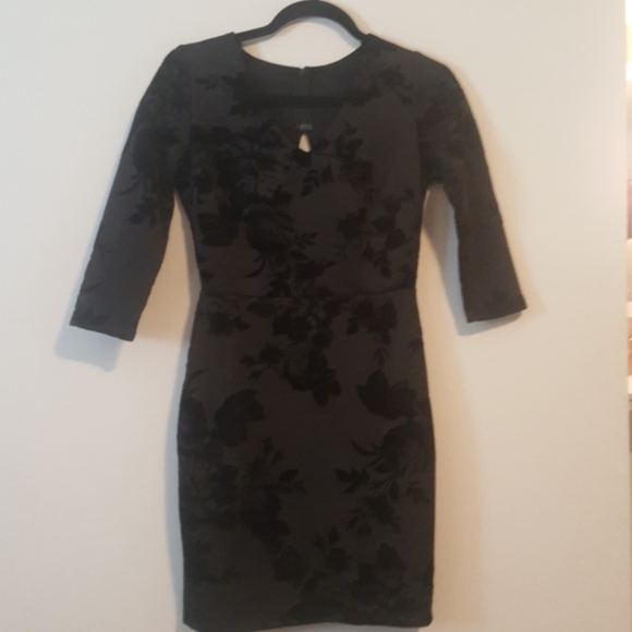 Little black casual dress medium - Picture 3 of 10